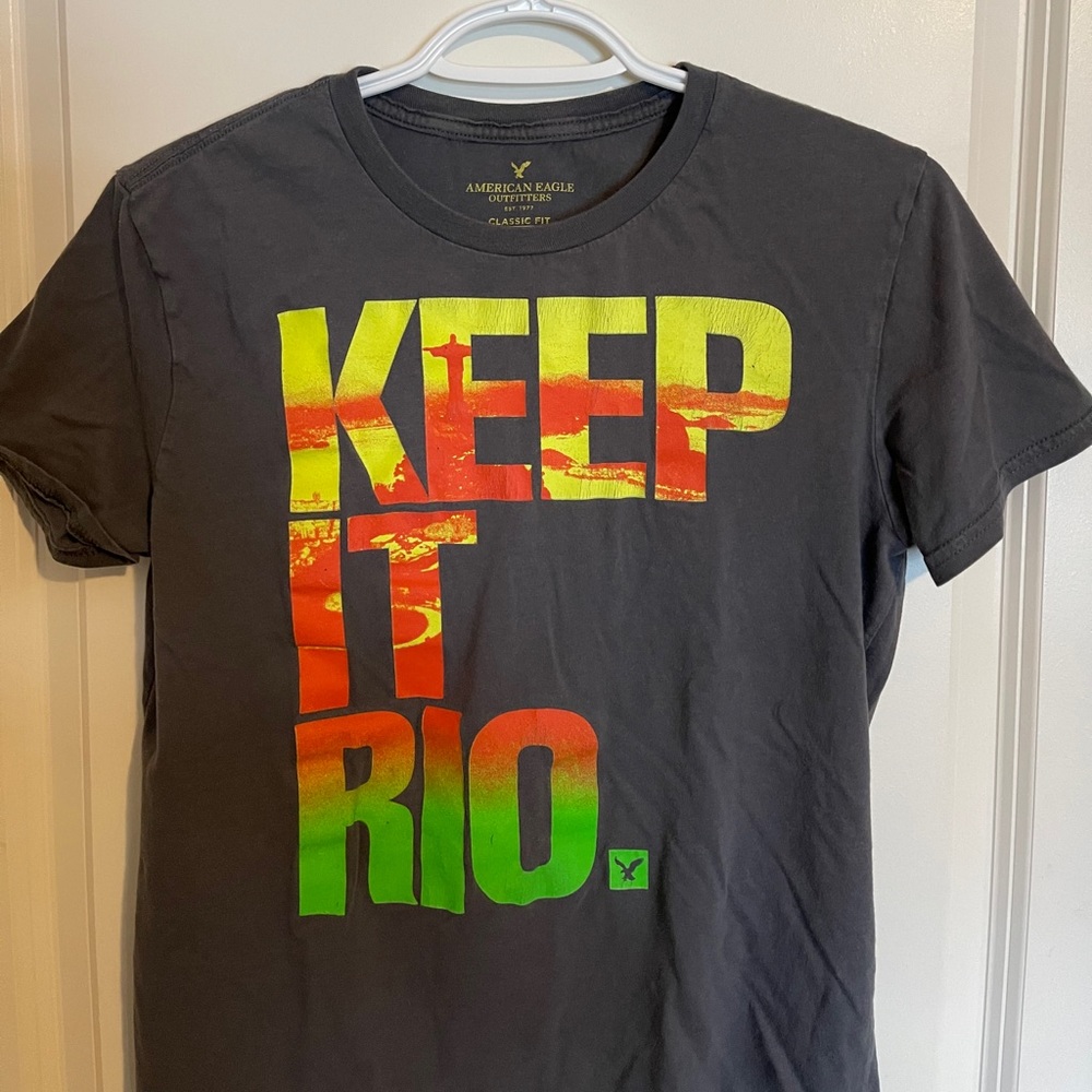 American Eagle Graphic Tshirt - Picture 1 of 3